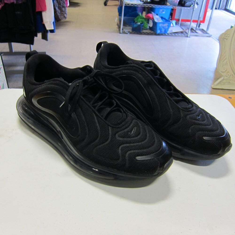 Nike Air Max 270 Men's Size 11 Triple Black Athletic Shoe's AO2924-007